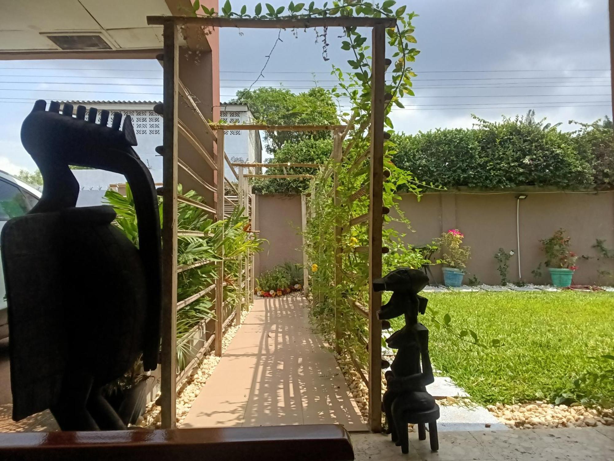 Maison Katia อาบีจาน ภายนอก รูปภาพ